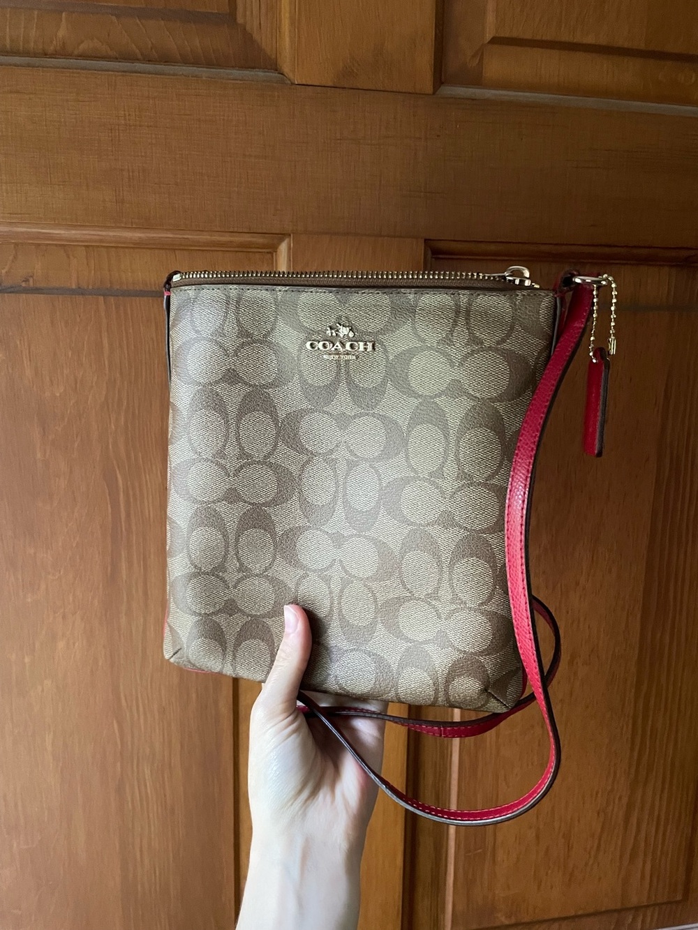 🍓Coach Signature coated canvas north-south crossbody bag in khaki and red🍓
